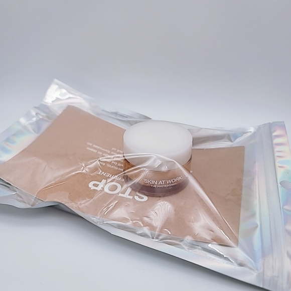 Skin at Work The Protagonist All In One Step Concentrated Hydrating Day Serum - Picture 2 of 2